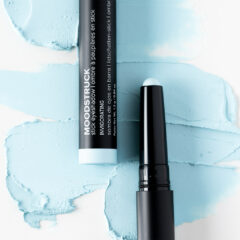 MOODSTRUCK stick eyeshadow – Invigorating – baby blue