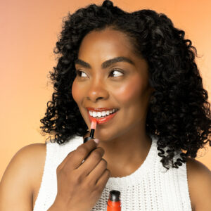 LUCRATIVE lip gloss – Coral Kiss